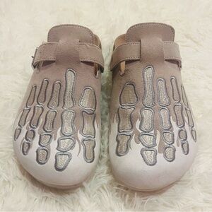 Octavious Marks Fish Bone Clogs Size 9/10